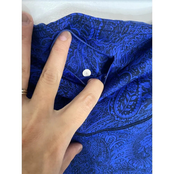 Lululemon Like Nothing 7/8 Tight Antique Paisley Sapphire Blue Black-sz 6 - Picture 4 of 7